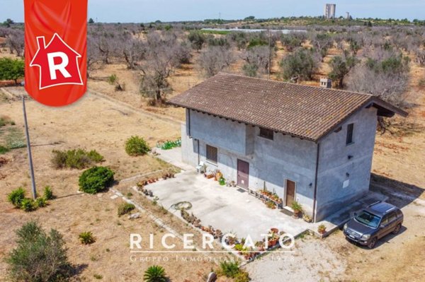 casa indipendente in vendita a Leverano