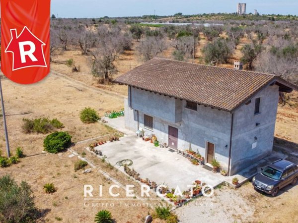 casa indipendente in vendita a Leverano