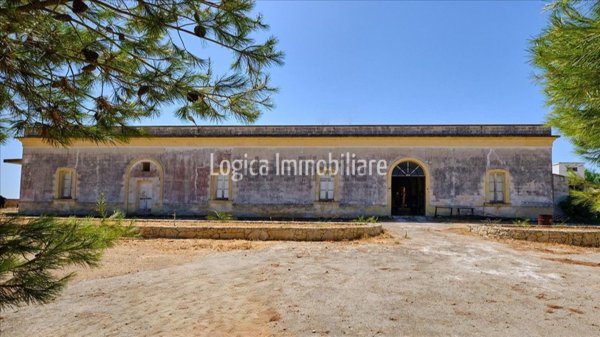 casale in vendita a Leverano