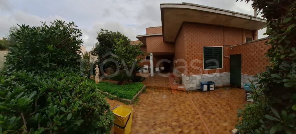 casa indipendente in vendita a Lizzanello in zona Merine