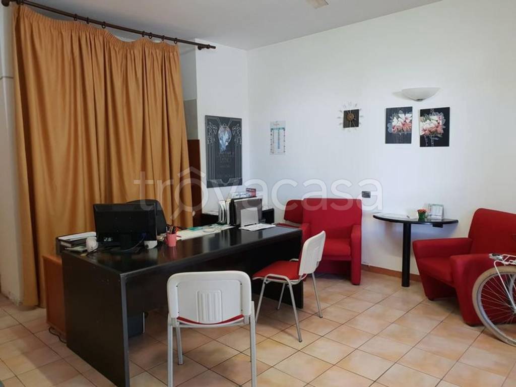 negozio in vendita a Lizzanello in zona Merine