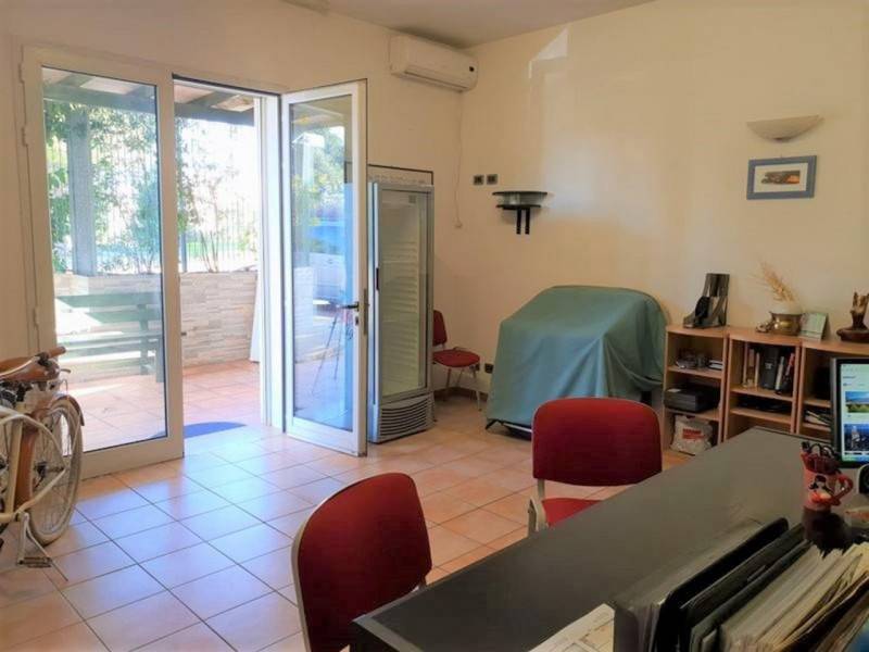 negozio in vendita a Lizzanello in zona Merine