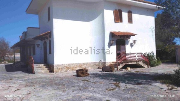 casa indipendente in vendita a Lizzanello in zona Merine