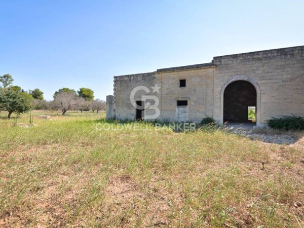 casa indipendente in vendita a Lizzanello