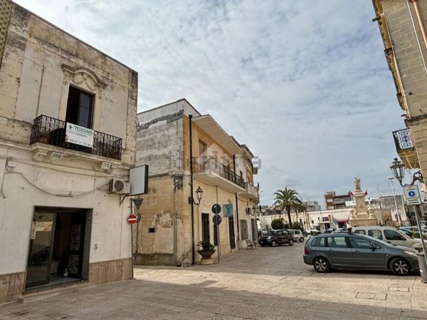 casa indipendente in vendita a Lizzanello