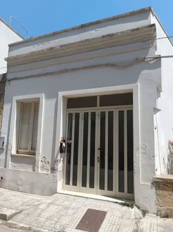 casa indipendente in vendita a Lizzanello