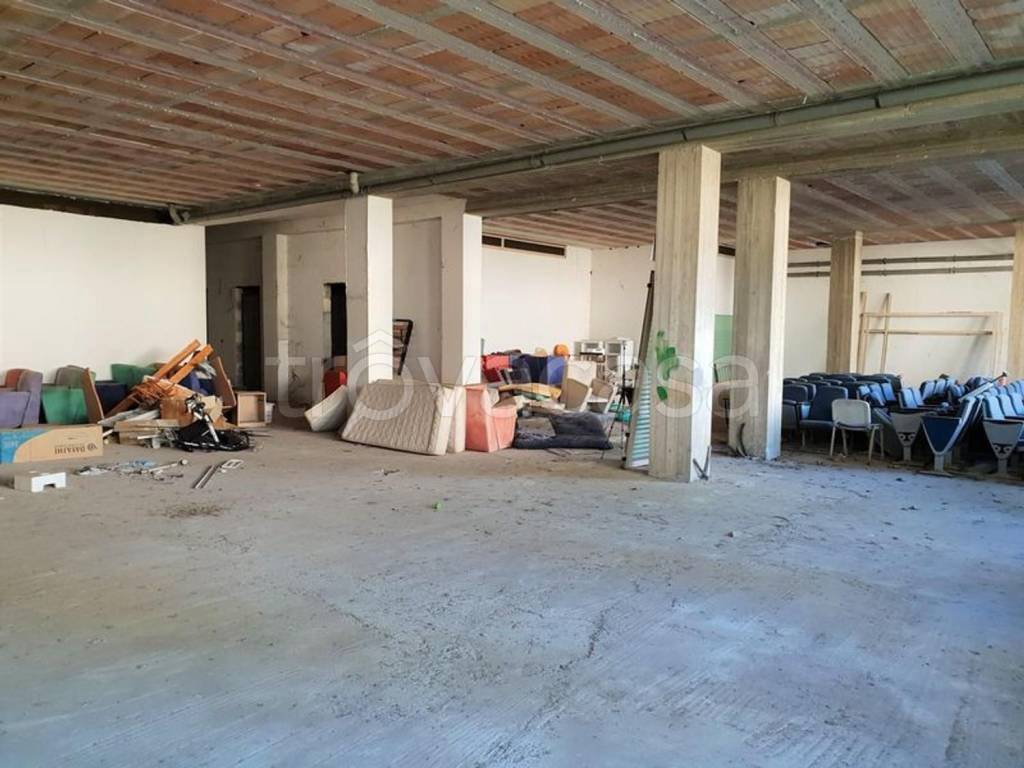 locale commerciale in vendita a Lizzanello in zona Merine