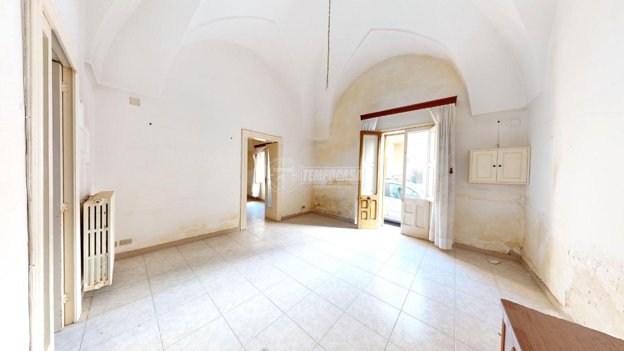casa indipendente in vendita a Lizzanello