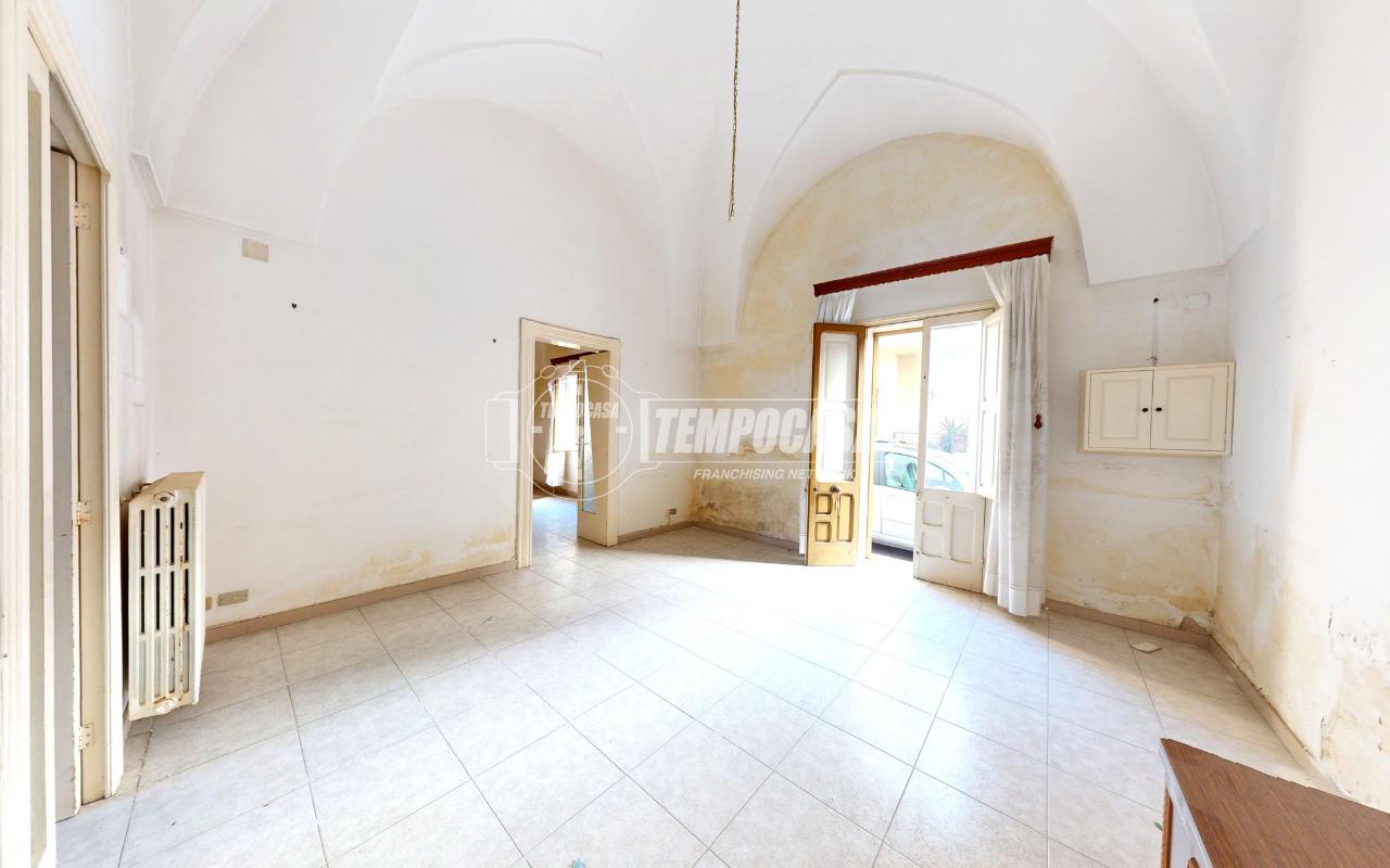casa indipendente in vendita a Lizzanello