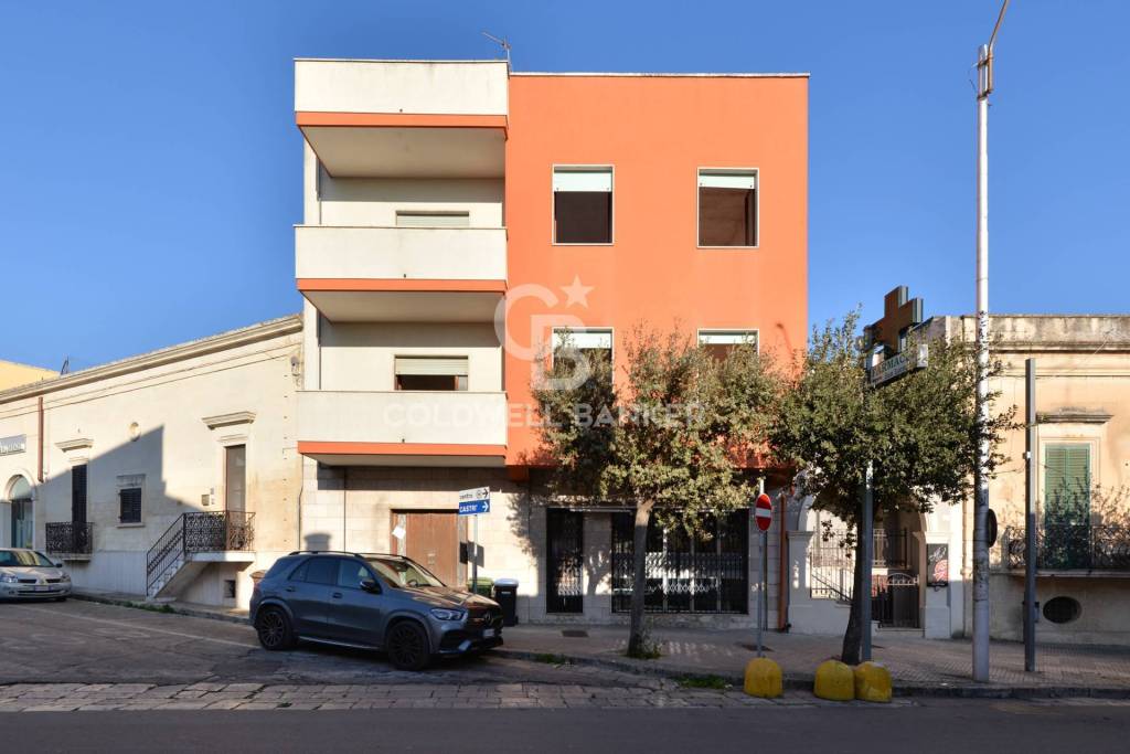 casa indipendente in vendita a Lizzanello