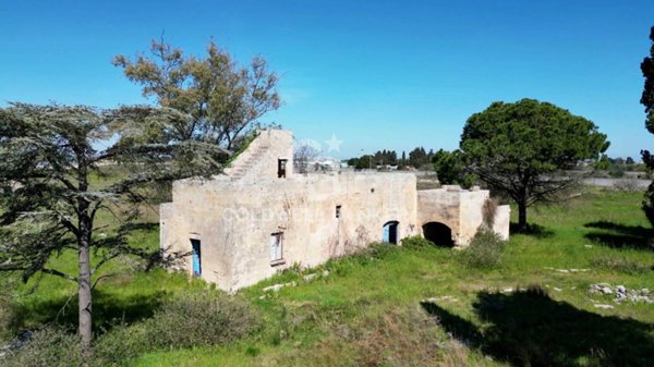 casa indipendente in vendita a Lizzanello
