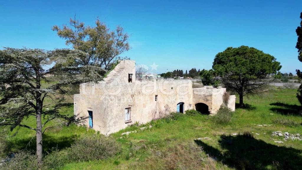 casa indipendente in vendita a Lizzanello