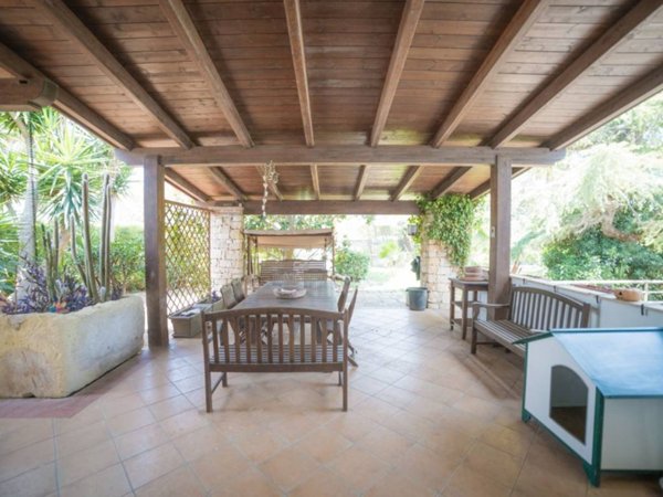 casa indipendente in vendita a Lizzanello