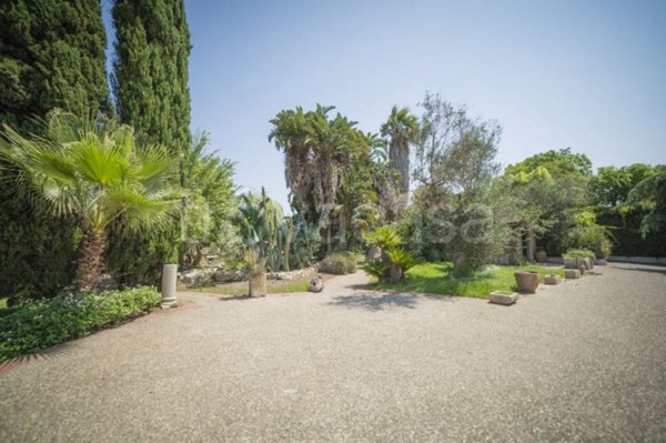 casa indipendente in vendita a Lizzanello in zona Merine
