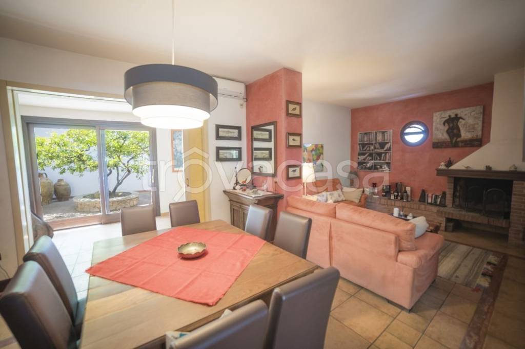 casa indipendente in vendita a Lizzanello in zona Merine