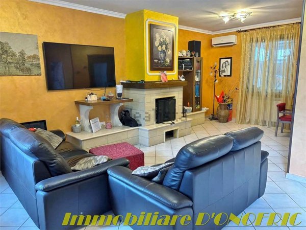 casa indipendente in vendita a Lizzanello in zona Merine