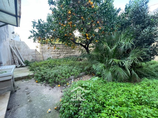 casa indipendente in vendita a Lizzanello in zona Merine