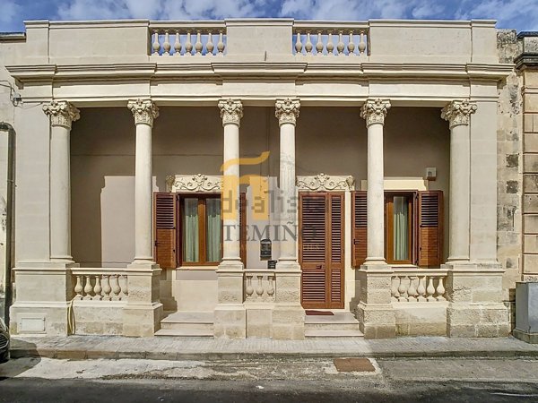 casa indipendente in vendita a Lizzanello