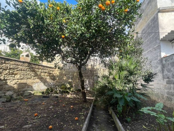 appartamento in vendita a Lizzanello in zona Merine