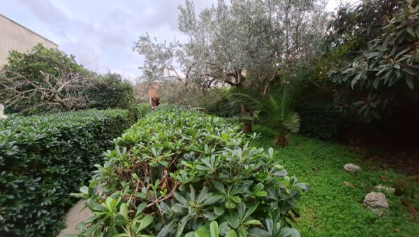 casa indipendente in vendita a Lizzanello