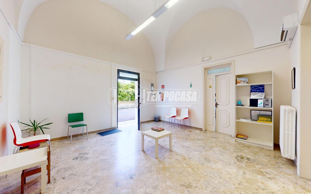 casa indipendente in vendita a Lizzanello