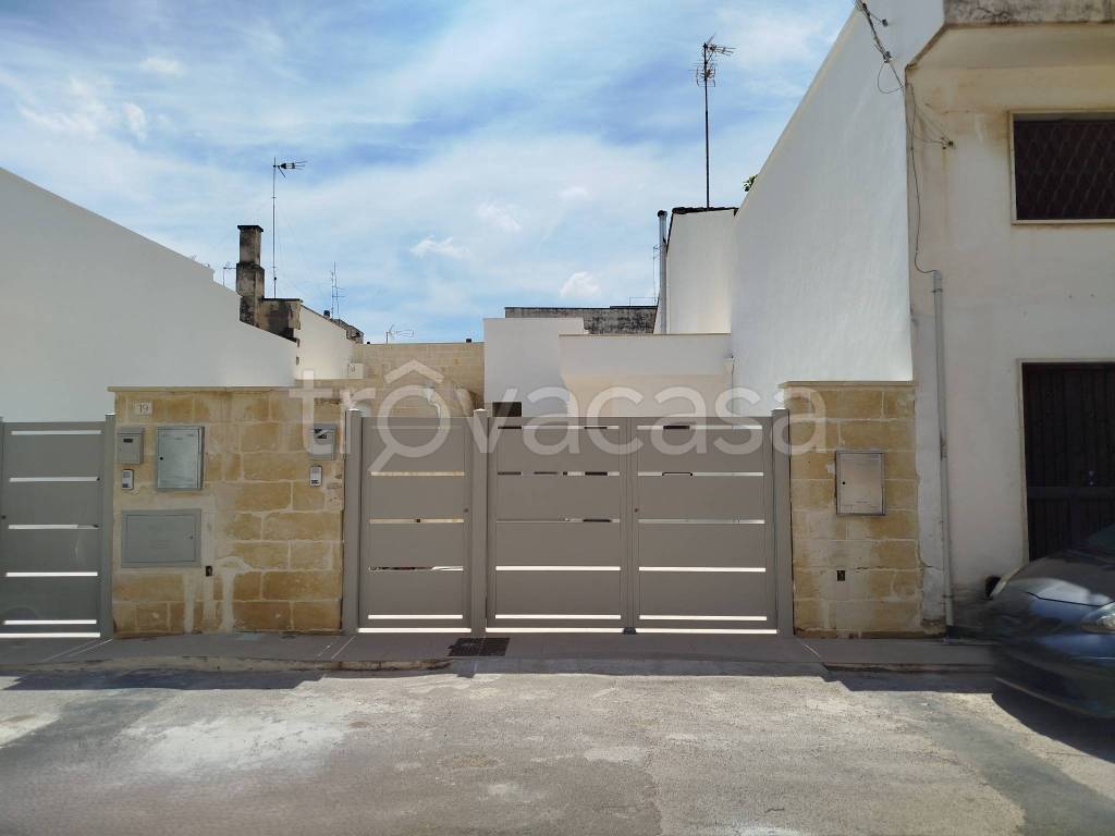 casa indipendente in vendita a Lizzanello