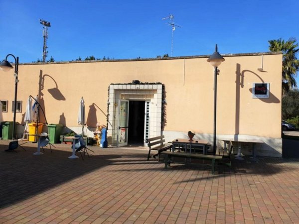negozio in vendita a Lizzanello in zona Merine