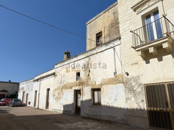 casa indipendente in vendita a Lizzanello