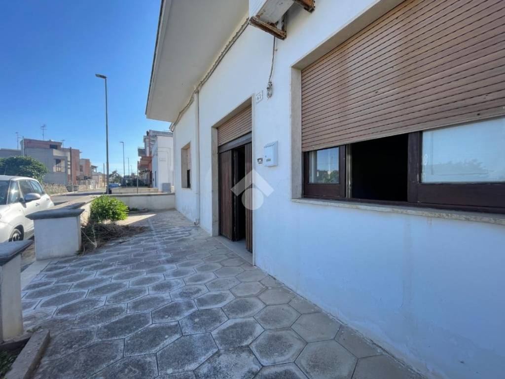 casa indipendente in vendita a Lizzanello in zona Merine