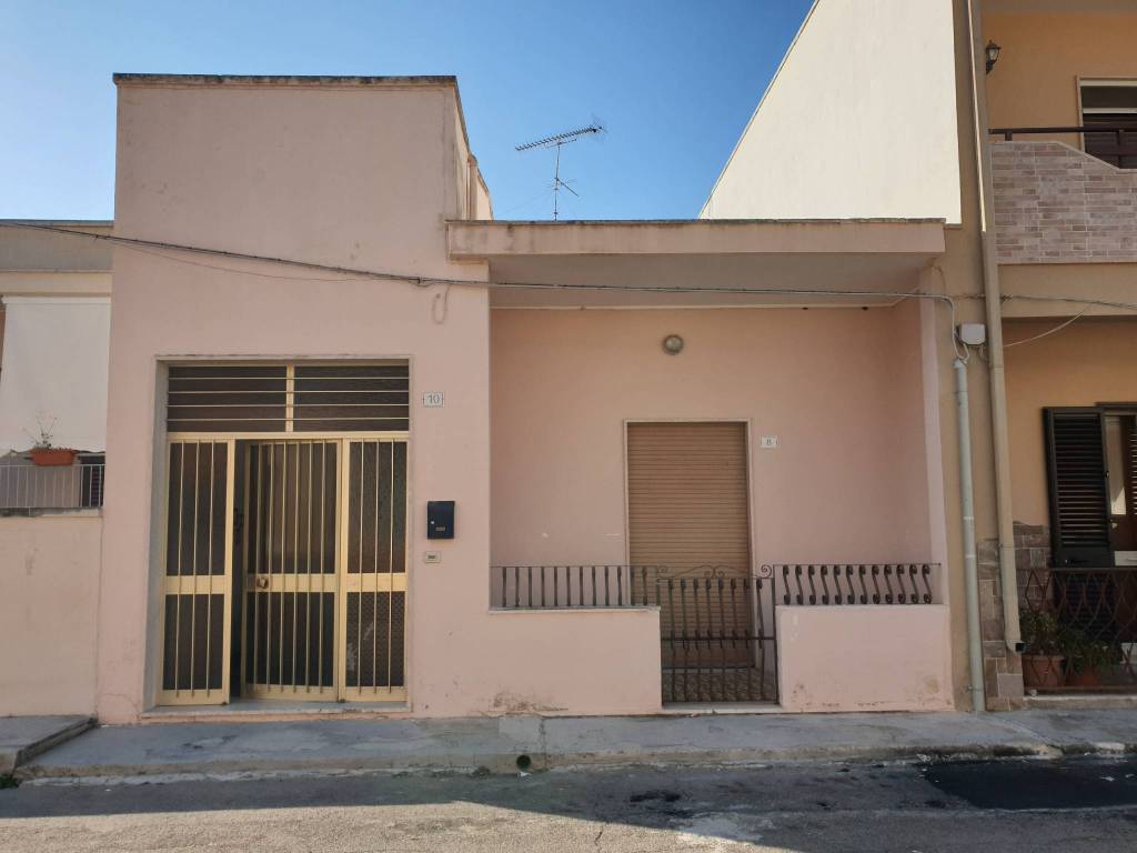 casa indipendente in vendita a Lizzanello in zona Merine