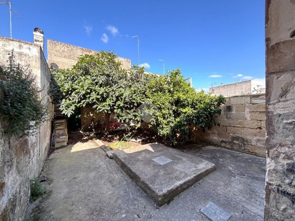 casa indipendente in vendita a Lizzanello