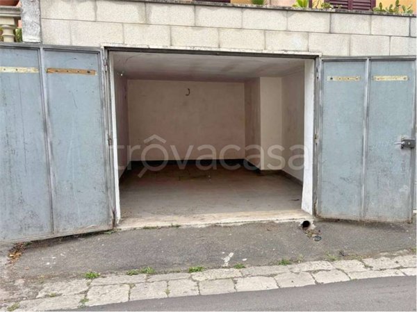 locale di sgombero in vendita a Lizzanello