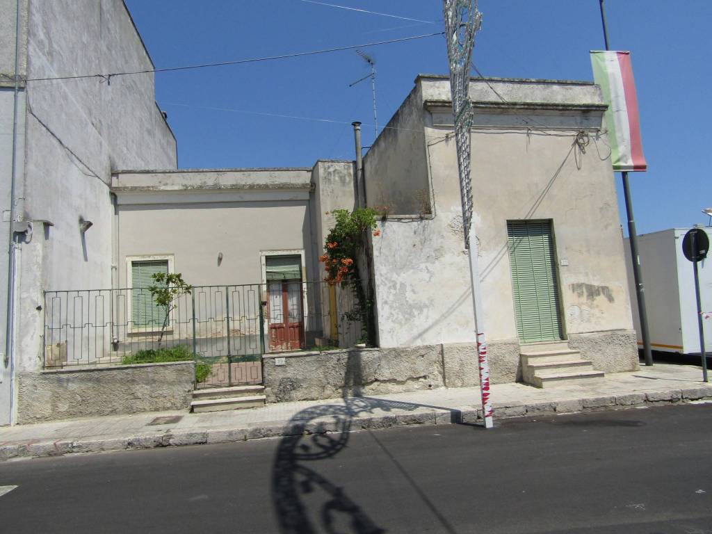 casa indipendente in vendita a Lizzanello in zona Merine