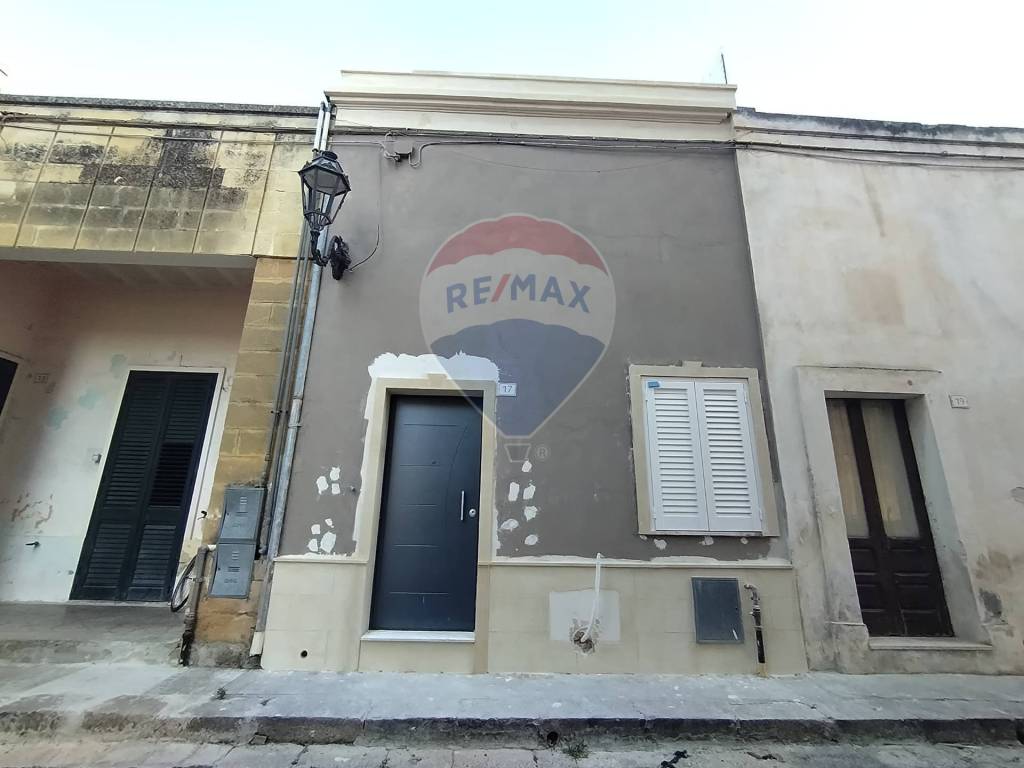 casa indipendente in vendita a Lizzanello