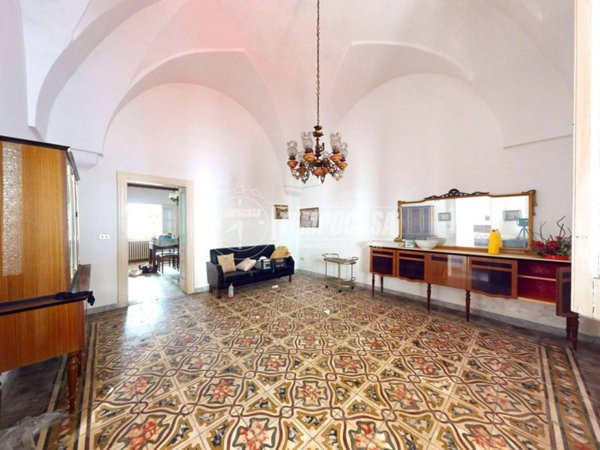 casa indipendente in vendita a Lizzanello