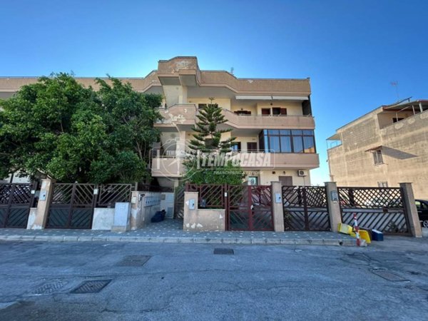 appartamento in vendita a Lizzanello in zona Merine