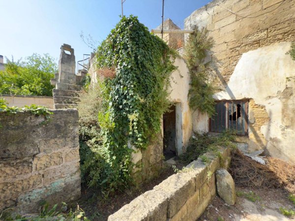casa indipendente in vendita a Lizzanello