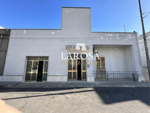 casa indipendente in vendita a Lizzanello