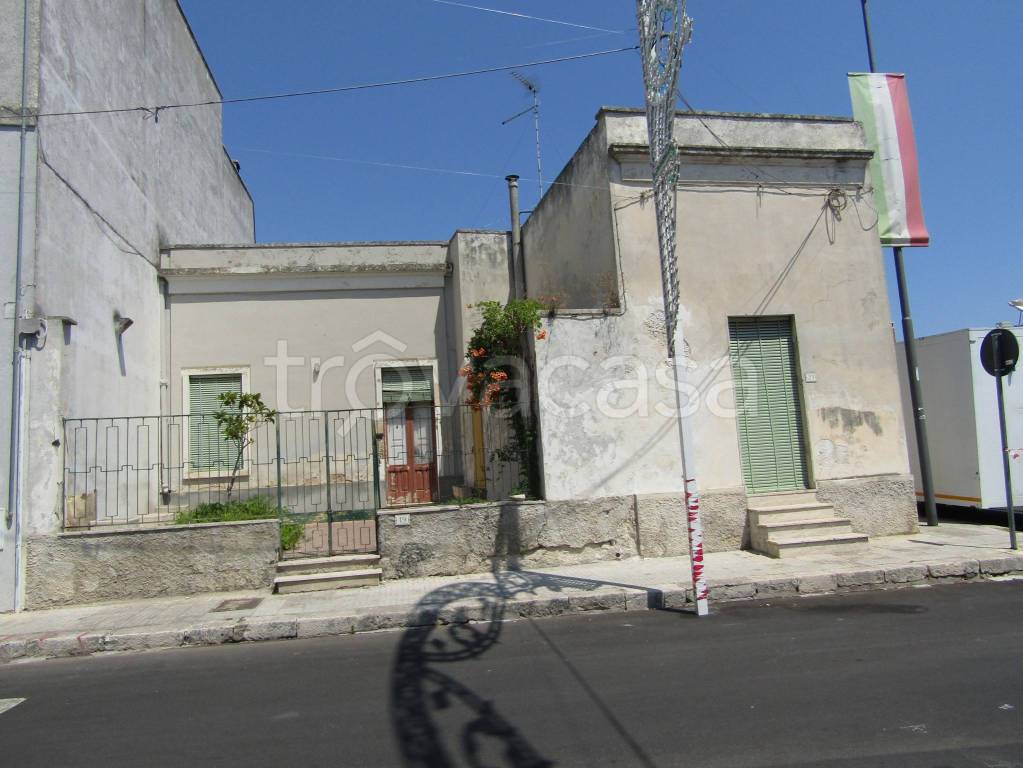 casa indipendente in vendita a Lizzanello in zona Merine