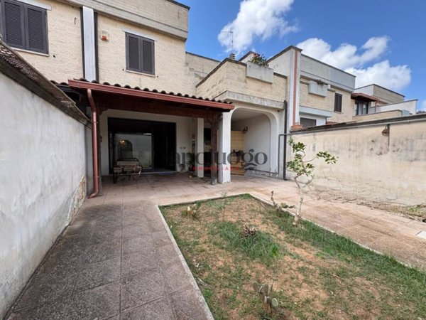 casa indipendente in vendita a Lizzanello in zona Merine