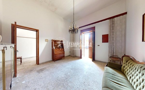 casa indipendente in vendita a Lizzanello