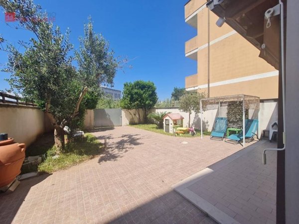 appartamento in vendita a Lizzanello in zona Merine