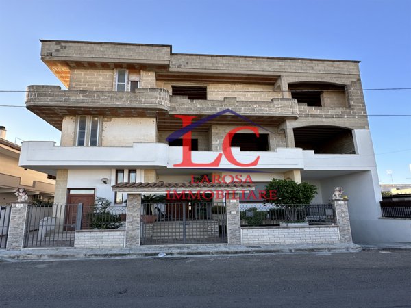 appartamento in vendita a Lizzanello in zona Merine