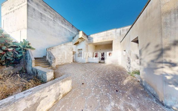 casa indipendente in vendita a Lizzanello