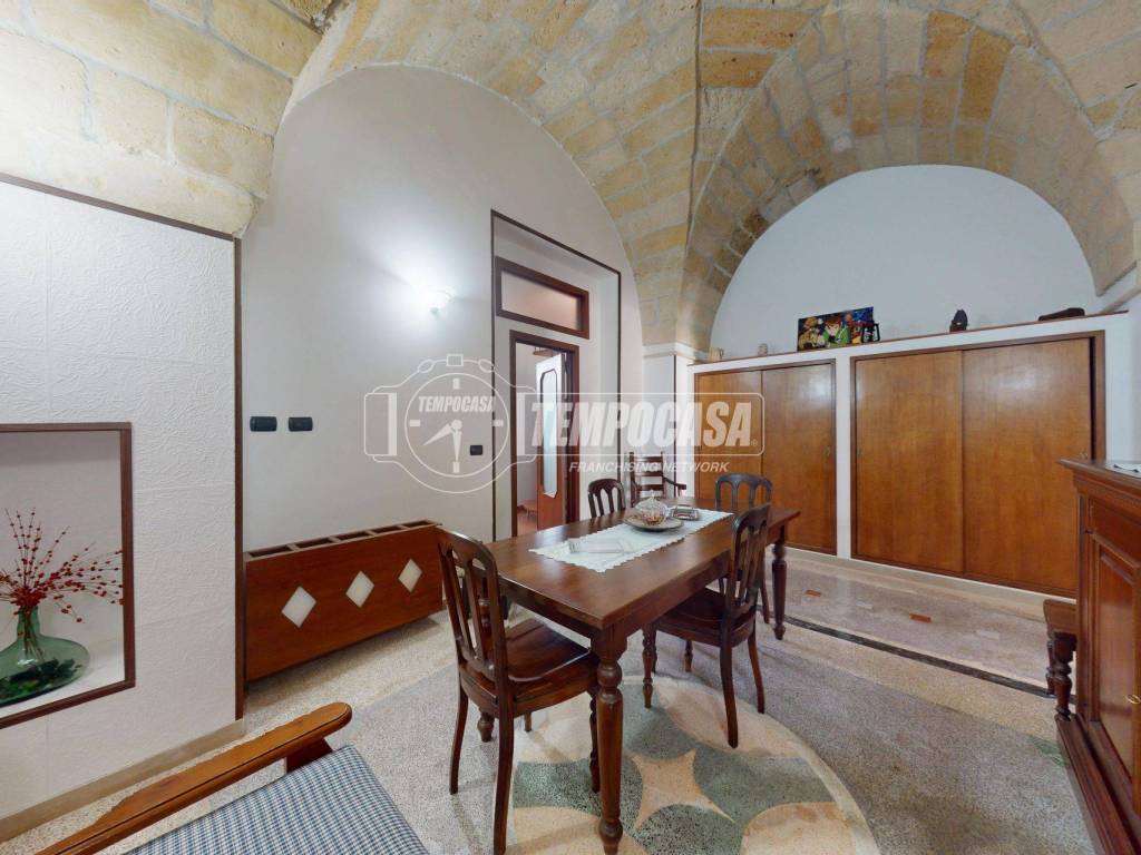 casa indipendente in vendita a Lizzanello