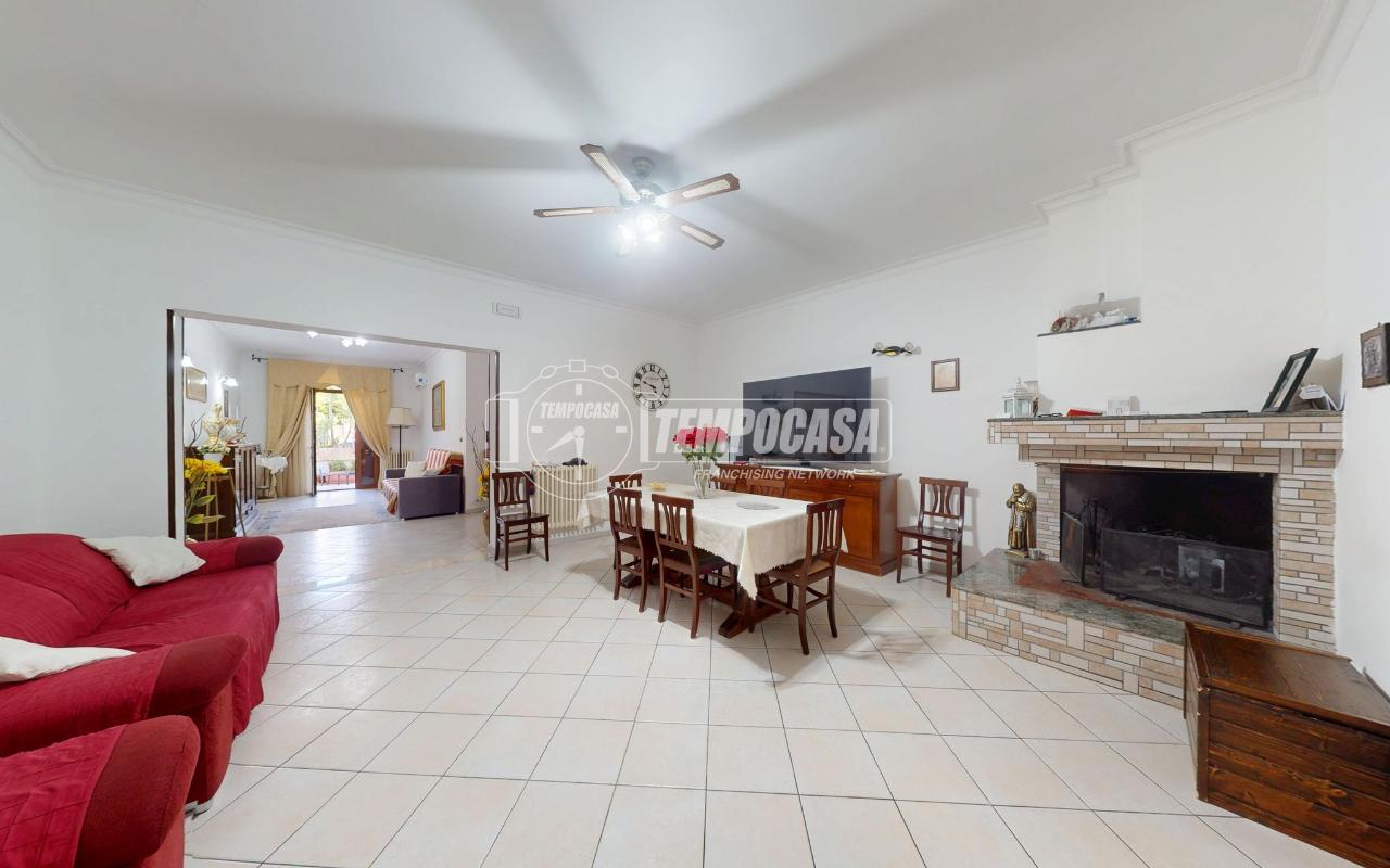 casa indipendente in vendita a Lizzanello