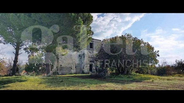 casa indipendente in vendita a Lizzanello