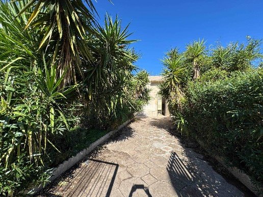 appartamento in vendita a Lizzanello in zona Merine