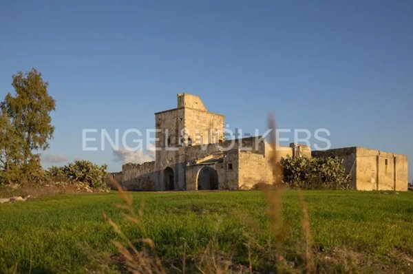 casale in vendita a Lizzanello