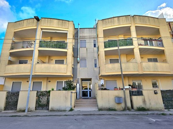 appartamento in vendita a Lizzanello in zona Merine